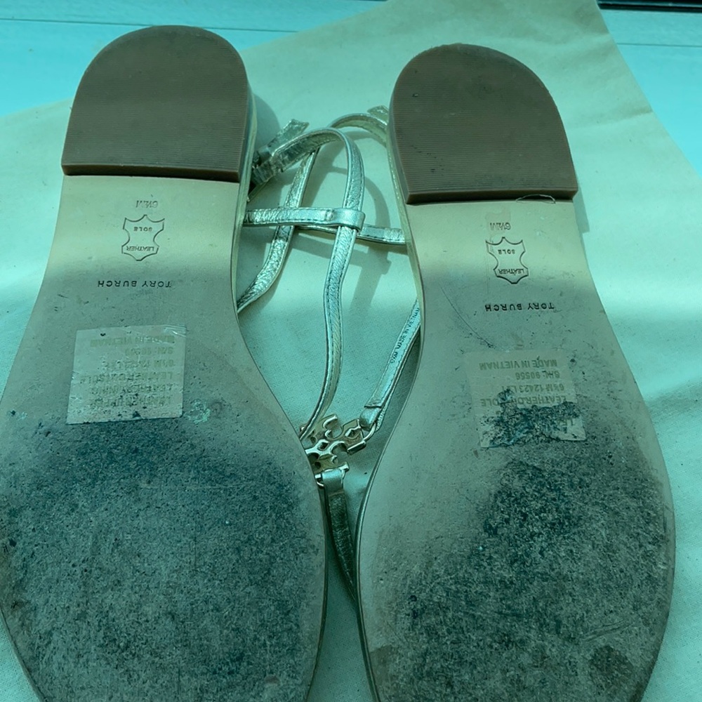 Tory Burch's Capri sandals - Picture 9 of 13